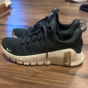 Nike Dark Green and Cream Sneakers